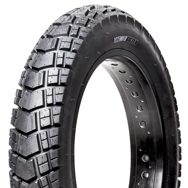 Robuste, large et prêt pour les pires conditions : le pneu Fat Bike Huntsman 20x4.0 est un must pour les cyclistes tout-terrain exigeants.