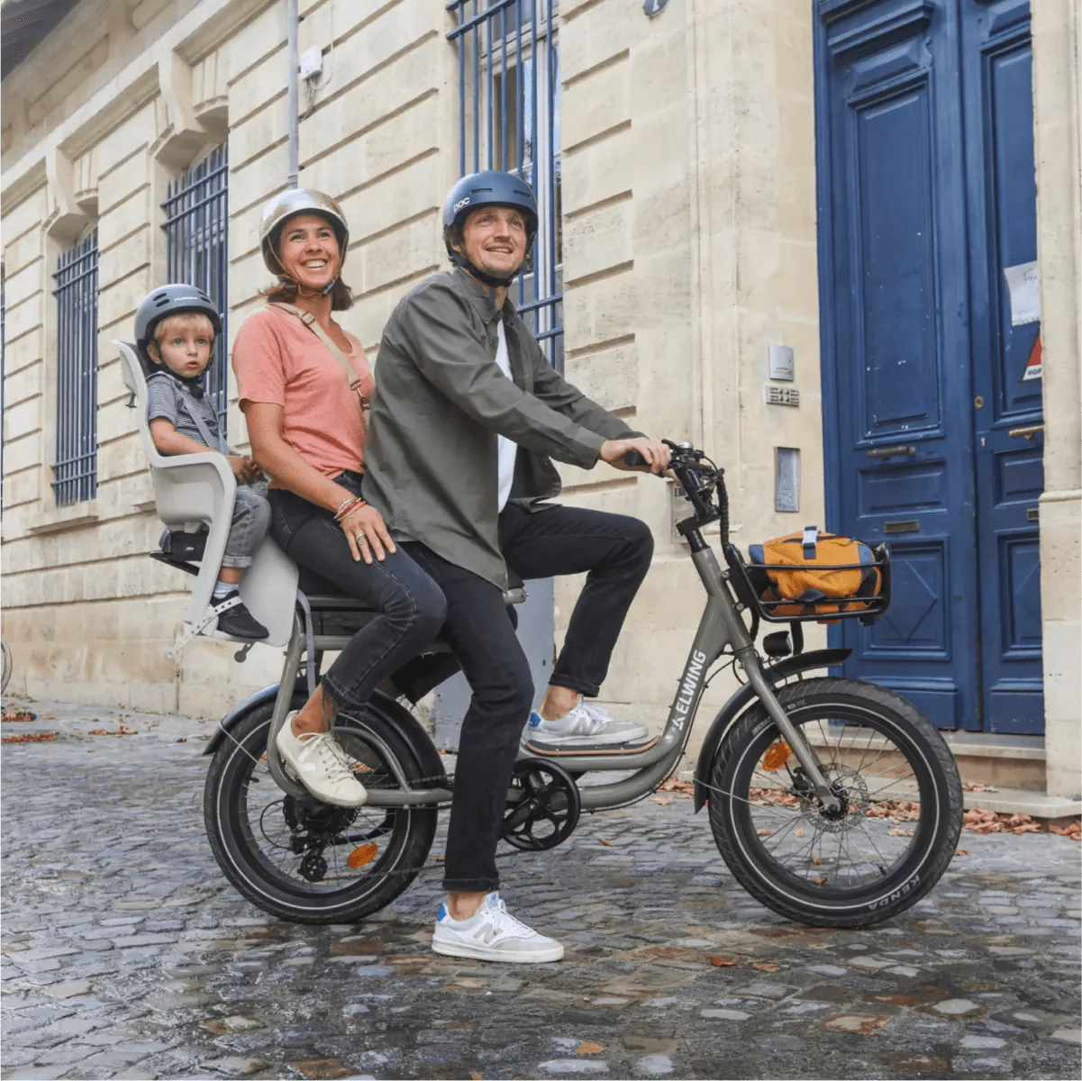 Fatbike cargo biplace Elwing Yuvy 2 avec passager en ville – disponible à l'essai chez Cycle Xavier au Passage d'Agen (47)